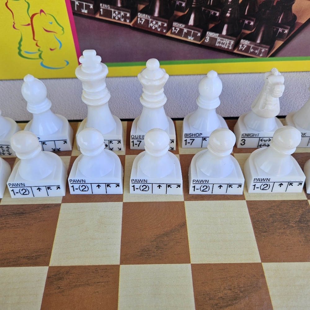Pavilion Chess Teacher Game Set VTG 1992 Toys R Us Plastic Educational Strategy - Picture 3 of 11